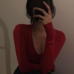 Meet your Posher, Valentina